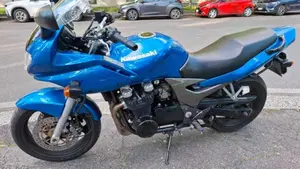 Kawasaki ZR 7S  (5)