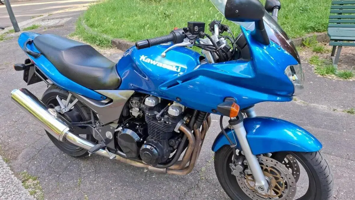 Kawasaki ZR 7S  (4)