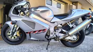 Honda VTR 1000 SP-1 (2000 - 01)  (4)