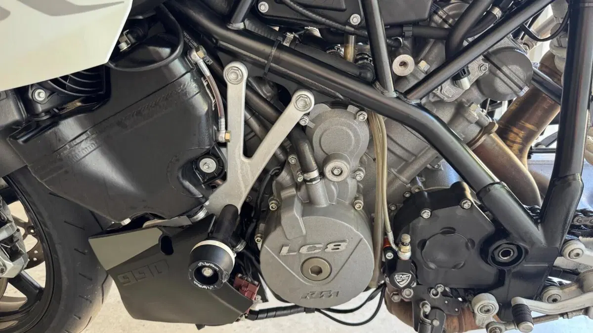 KTM 990 Super Duke (2007 - 11)  (6)