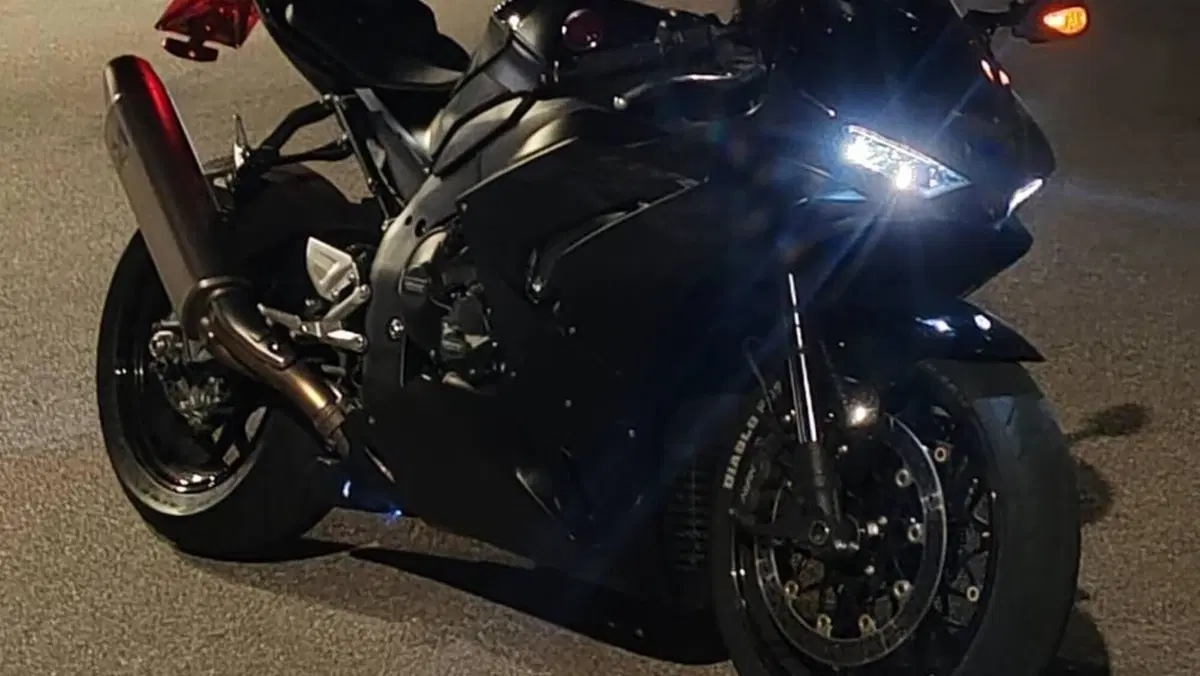 Honda CBR 1000 RR-R Fireblade (2020 - 21)  (2)