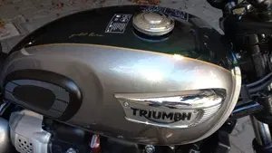 Triumph Bonneville T100 Gold Line Edition (2022)  (8)