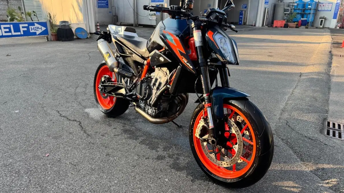 KTM 890 Duke R (2021 - 23)  (4)