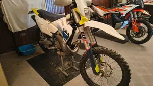 Husqvarna TE 250 (2024)  (2)