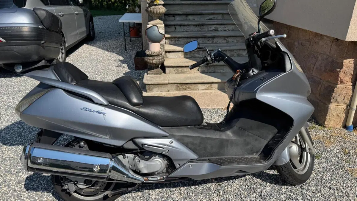 Honda Silver Wing 600 (2001 - 05)  (2)