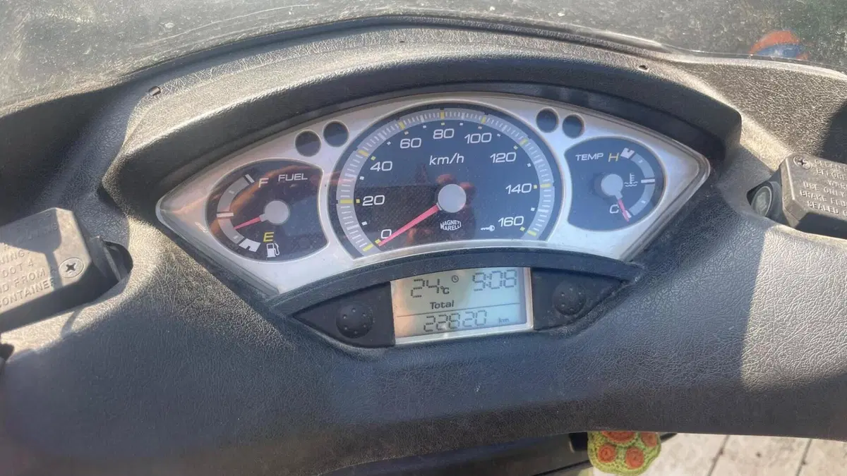 Yamaha X-Max 250 (2007 - 09)  (5)