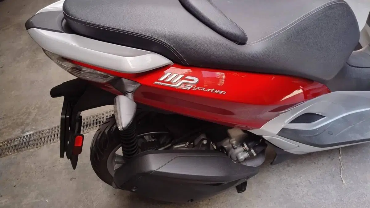 Piaggio Mp3 300 ie Business LT (2017 - 18)  (2)