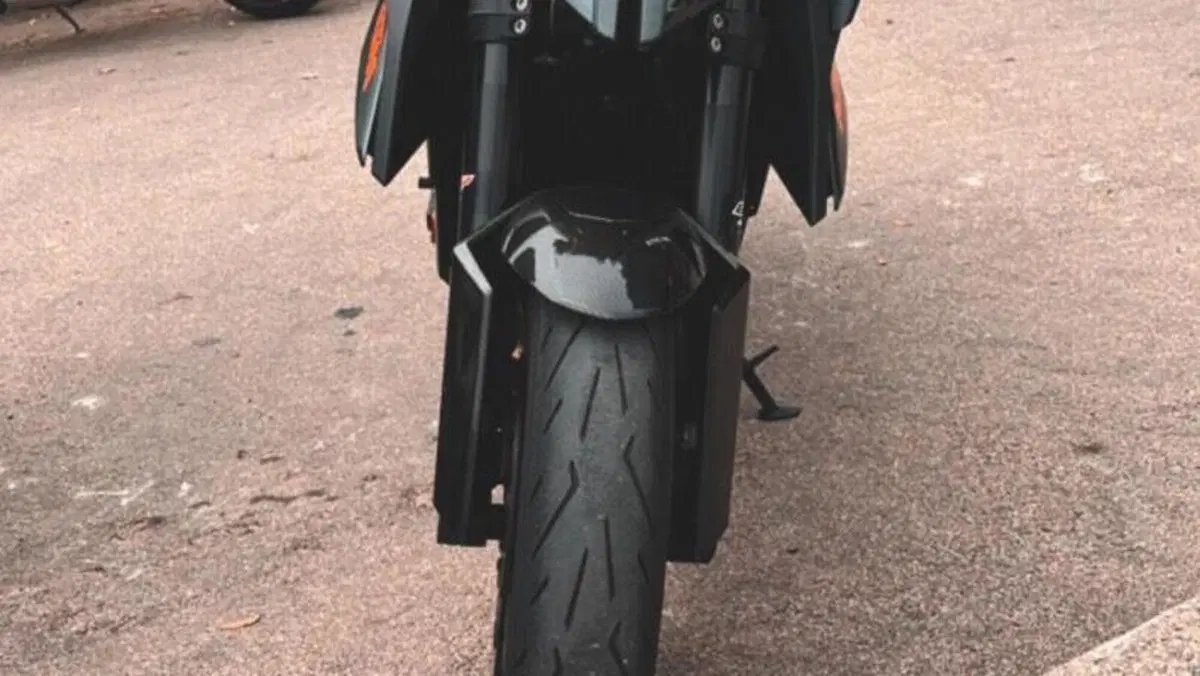 KTM 1290 Super Duke R (2020)  (2)