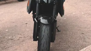 KTM 1290 Super Duke R (2020)  (2)