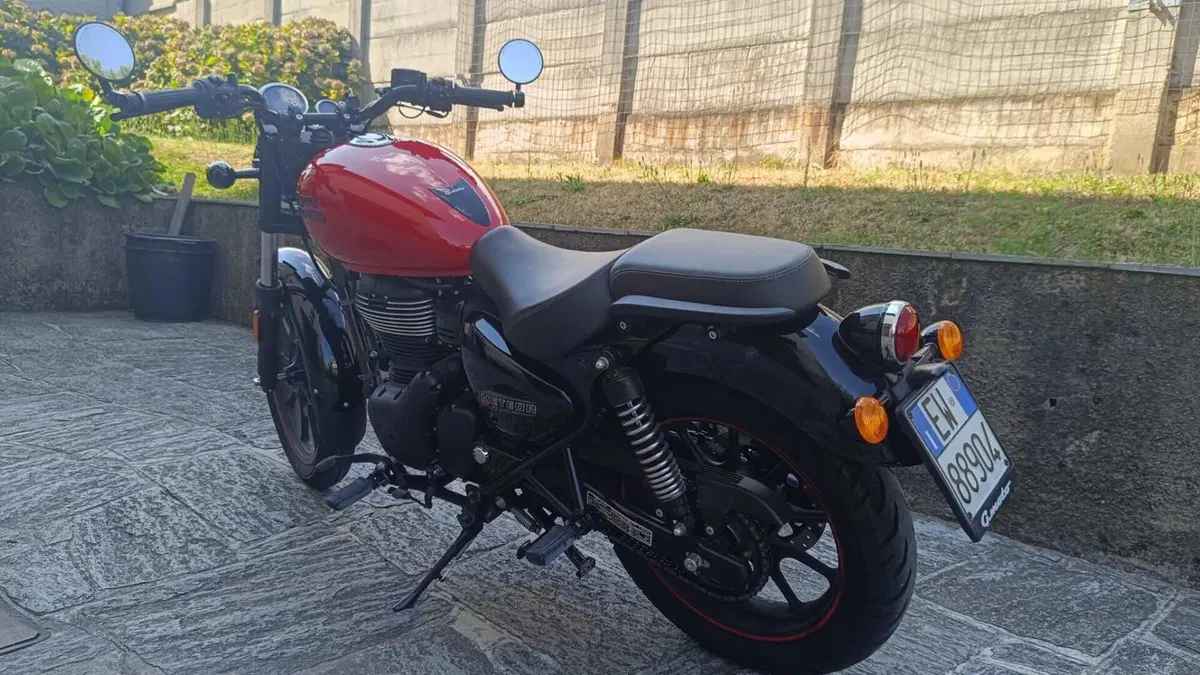 Royal Enfield Meteor 350 (2021 - 26)  (2)
