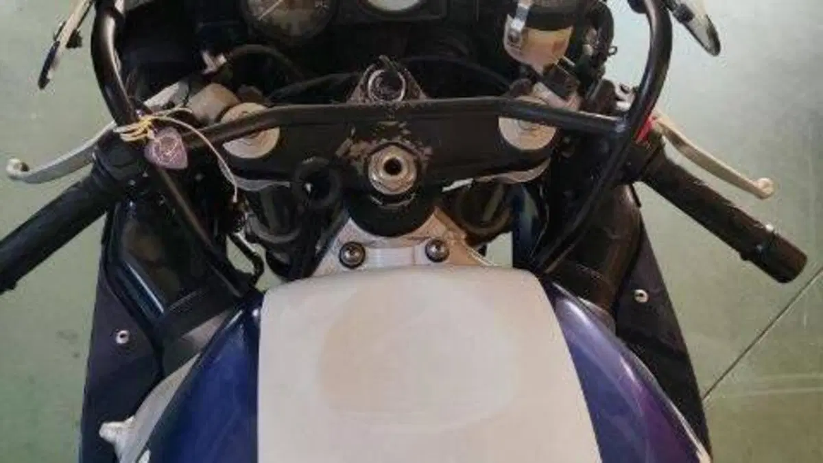 Suzuki GSX R 600 (1997 - 00)  (4)