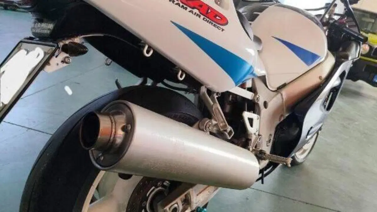 Suzuki GSX R 600 (1997 - 00)  (6)