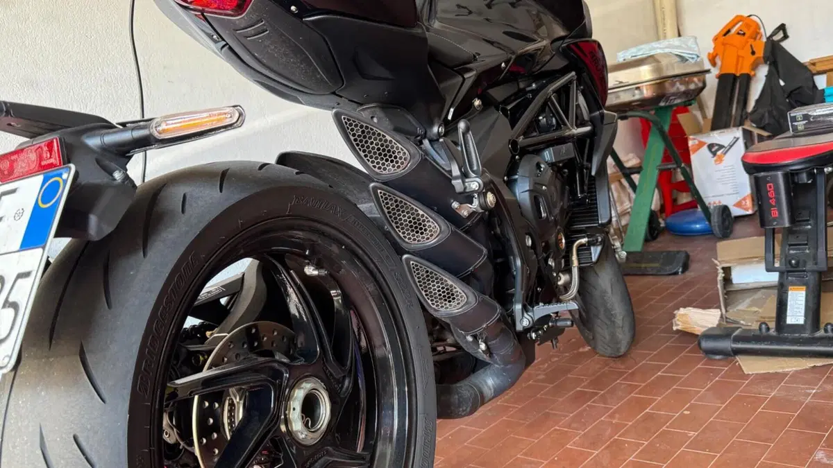 MV Agusta Brutale 800 R (2023 - 25)  (3)