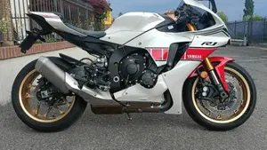 Yamaha YZF R1 World GP 60th Anniversary (2022 - 23)  (3)