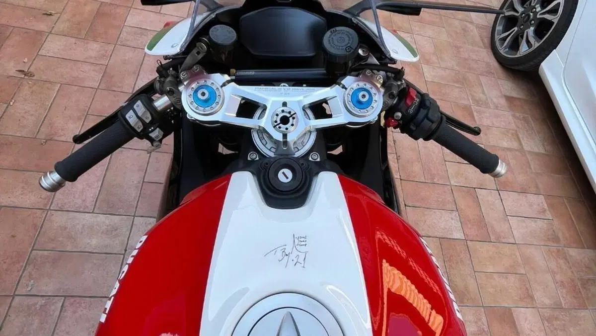 Ducati Panigale V2 Bayliss 1st Championship 20th Anniversary (2021 - 24)  (2)