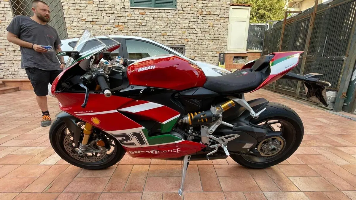 Ducati Panigale V2 Bayliss 1st Championship 20th Anniversary (2021 - 24)  (3)