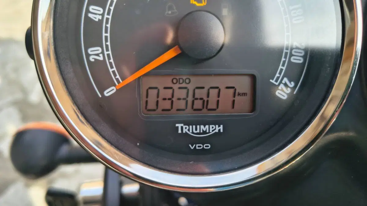Triumph Bonneville T100 (2008 - 16)  (3)