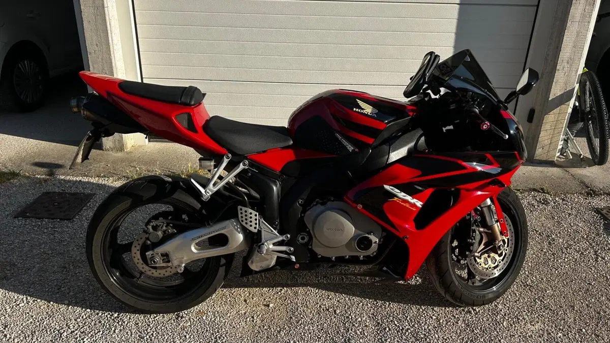 Honda CBR 1000 RR Fireblade (2004 - 05) 