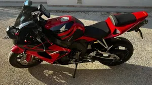Honda CBR 1000 RR Fireblade (2004 - 05)  (2)