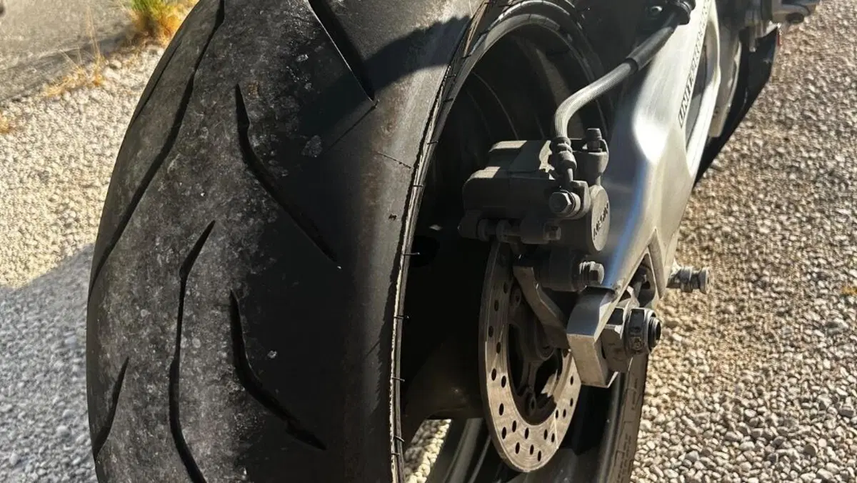 Honda CBR 1000 RR Fireblade (2004 - 05)  (4)