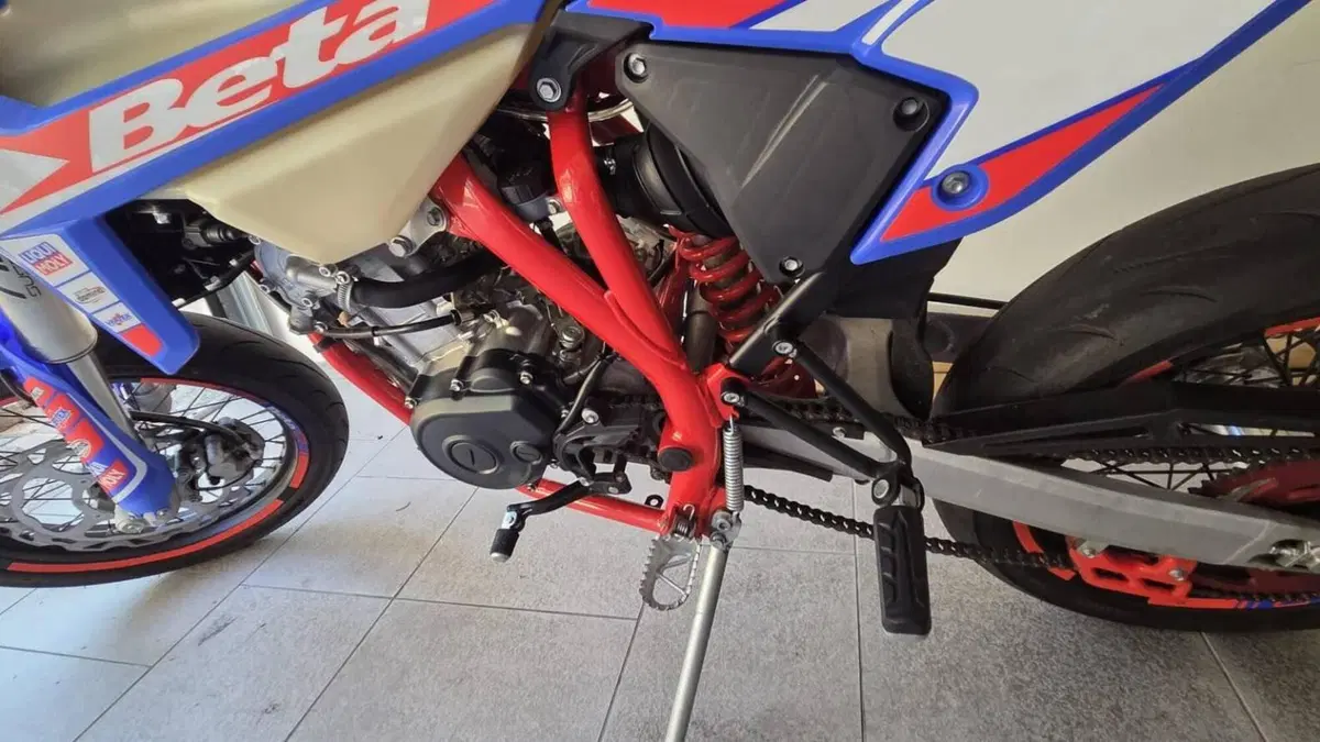 Betamotor RR 125 4T Motard R (2023 - 24)  (2)