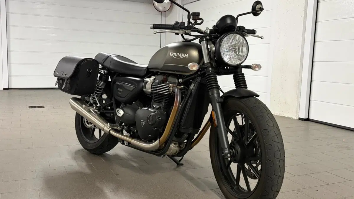 Triumph Street Twin 900 (2021 - 22)  (2)