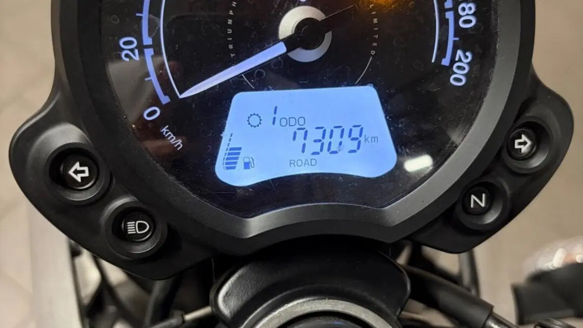 Triumph Street Twin 900 (2021 - 22)  (5)
