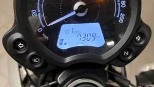 Triumph Street Twin 900 (2021 - 22)  (5)