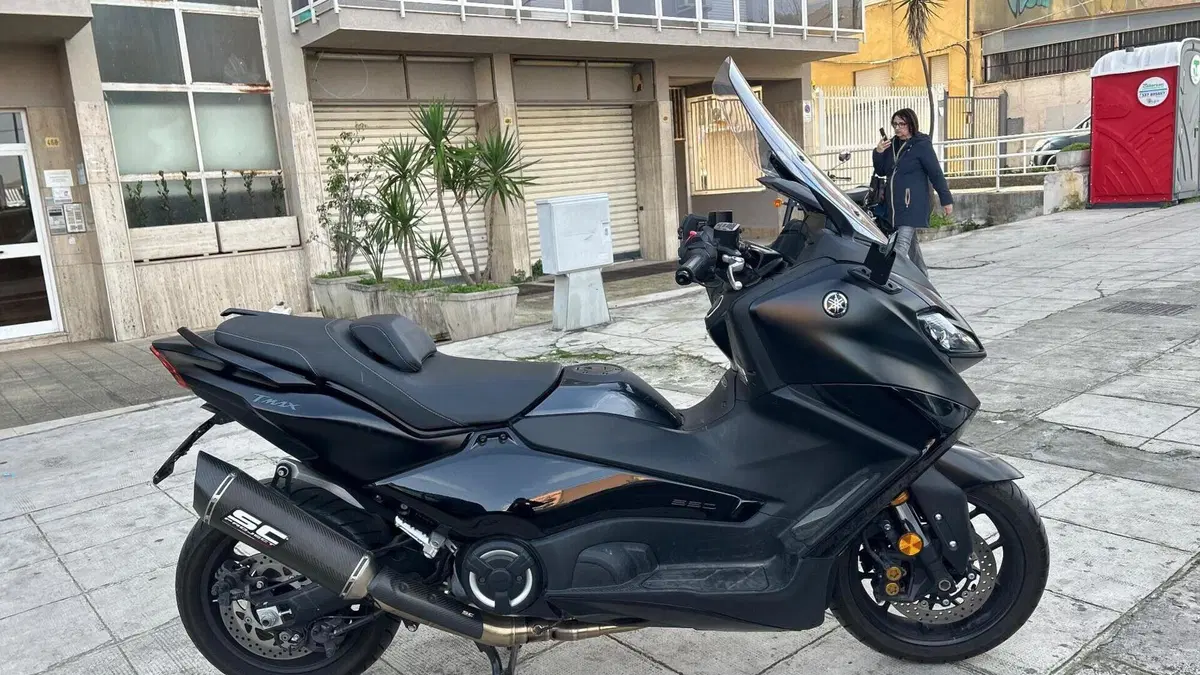 Yamaha T-Max 560 Tech Max (2022 - 24)  (2)