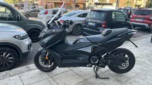Yamaha T-Max 560 Tech Max (2022 - 24)  (4)