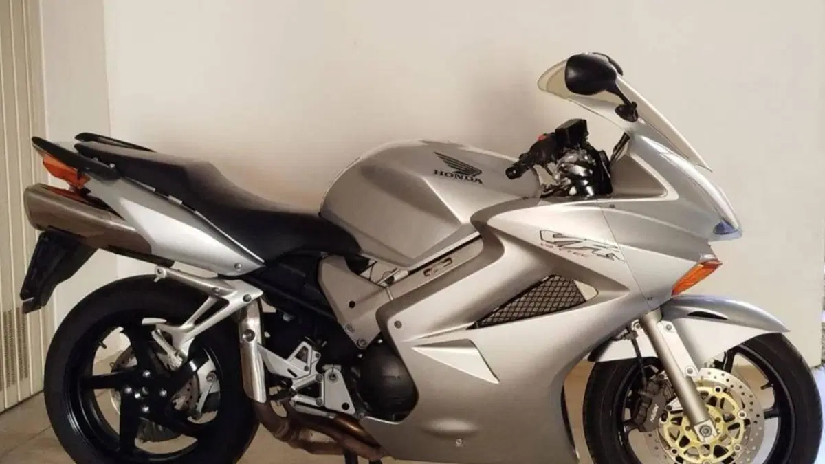 Honda VFR 800 (2002 - 05)  (2)
