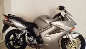 Honda VFR 800 (2002 - 05)  (2)