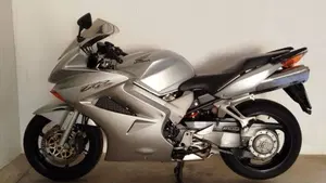 Honda VFR 800 (2002 - 05)  (3)