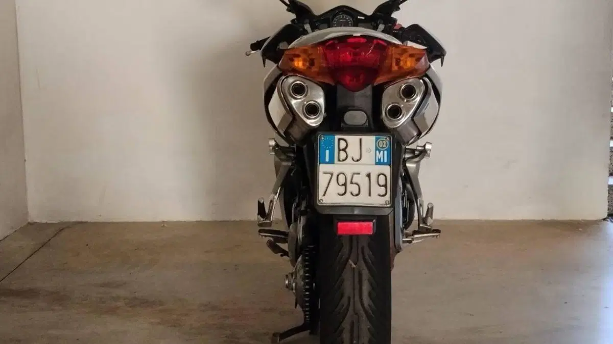 Honda VFR 800 (2002 - 05)  (4)