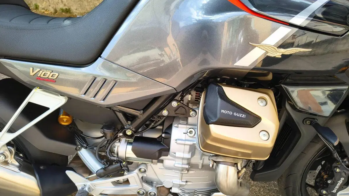 Moto Guzzi V100 Mandello S (2025 - 26)  (2)