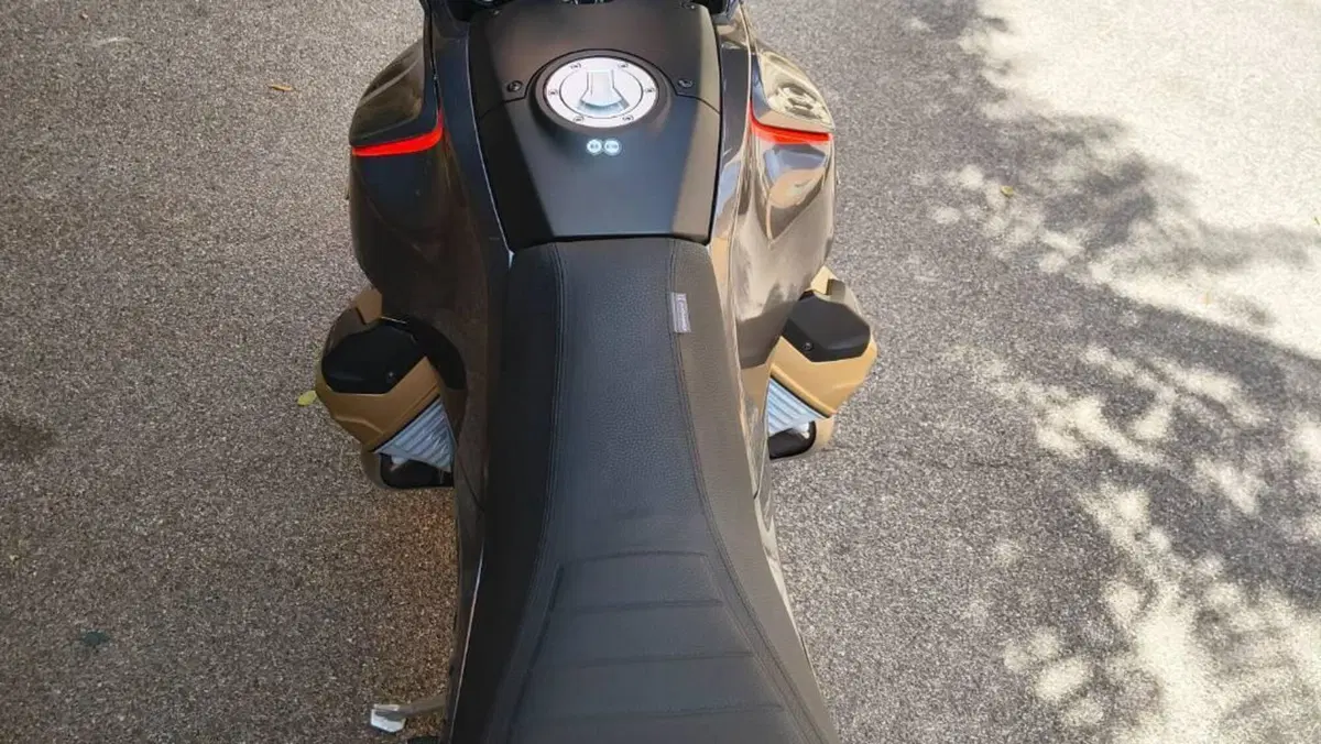 Moto Guzzi V100 Mandello S (2025 - 26)  (9)