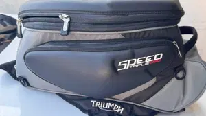 Triumph Speed Triple 1050 (2005 - 11)  (2)
