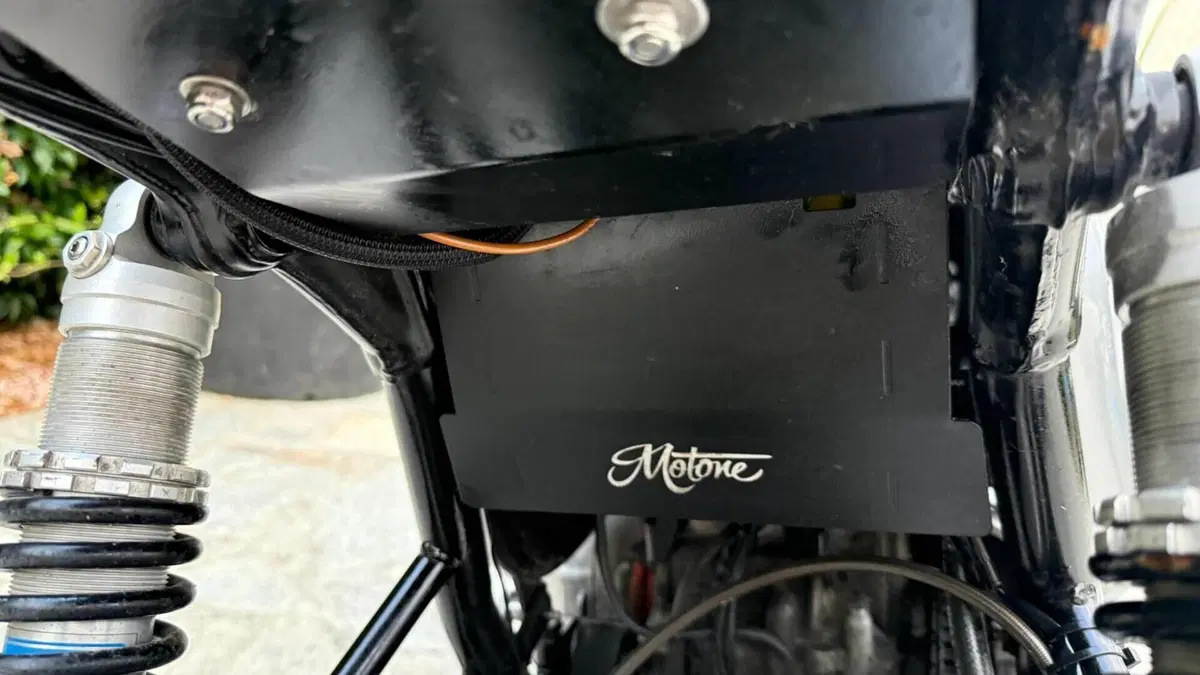 Triumph Thruxton 900 (2004 - 15)  (2)