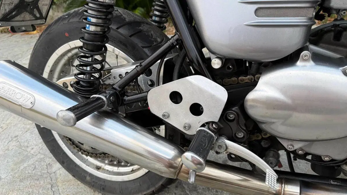 Triumph Thruxton 900 (2004 - 15)  (3)