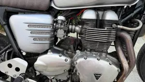 Triumph Thruxton 900 (2004 - 15)  (4)