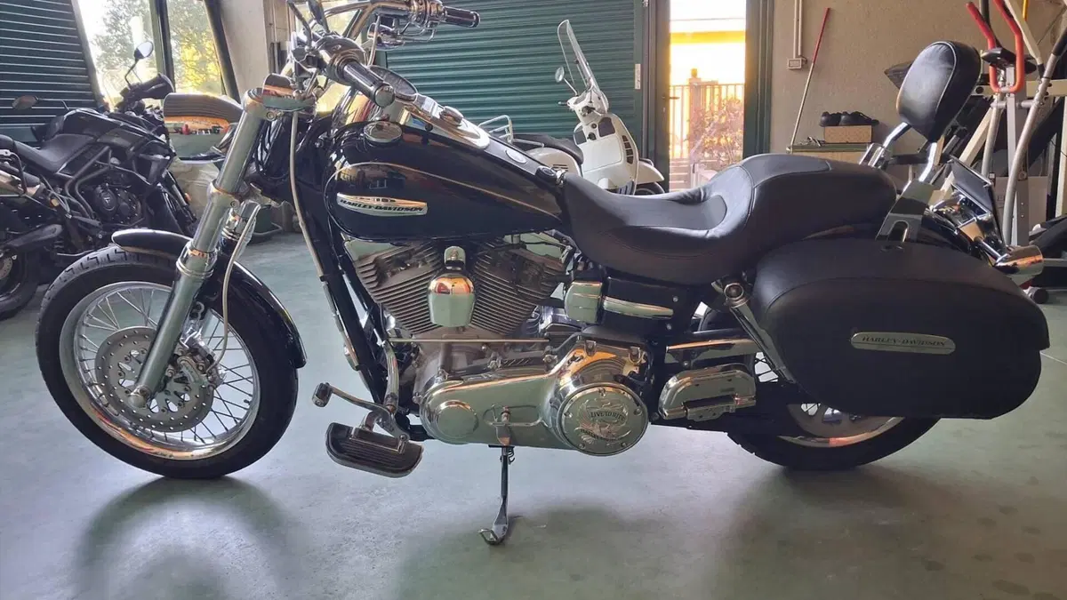 Harley-Davidson 1584 Super Glide Custom (2008 - 13) - FXDC  (20)