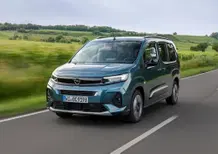 Opel Combo ora è più accessibile: debutta il motore a benzina con cambio manuale 
