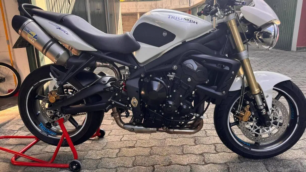 Triumph Street Triple (2007 - 12)  (3)