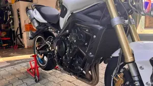 Triumph Street Triple (2007 - 12)  (4)