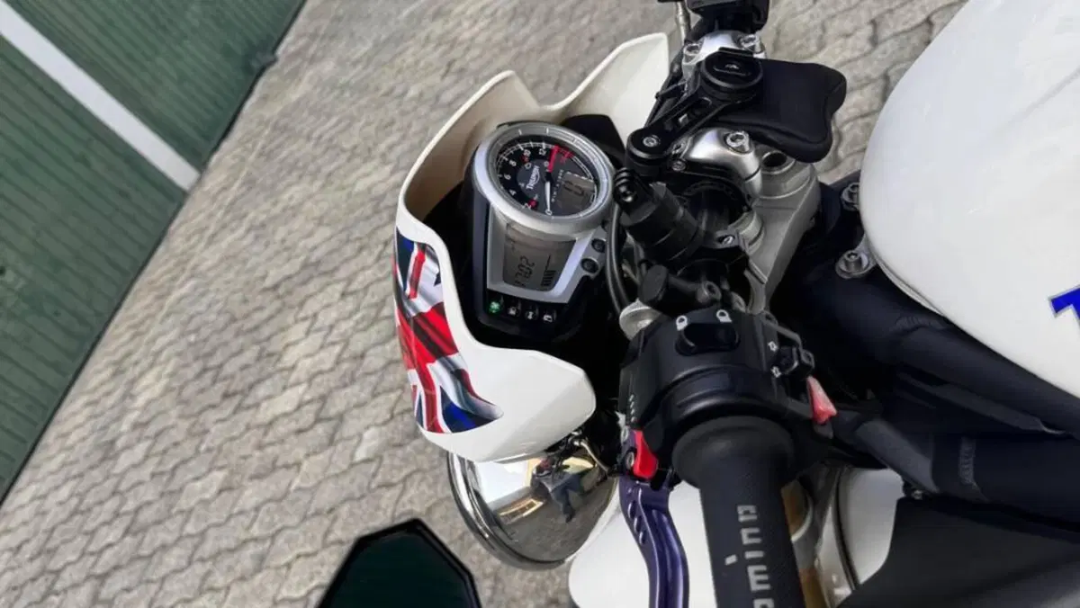 Triumph Street Triple (2007 - 12)  (11)