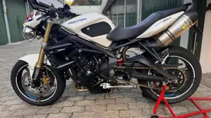 Triumph Street Triple (2007 - 12)  (17)