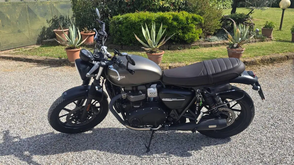 Triumph Street Twin 900 (2019 - 20)  (2)