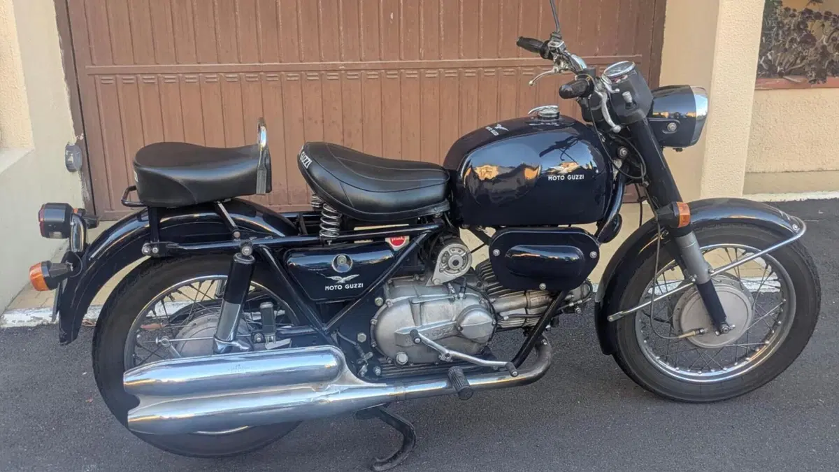 Moto Guzzi   (2)