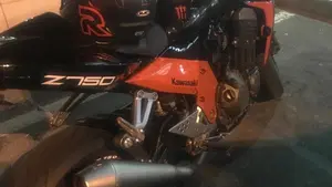 Kawasaki Z 750 (2003 - 06)  (7)