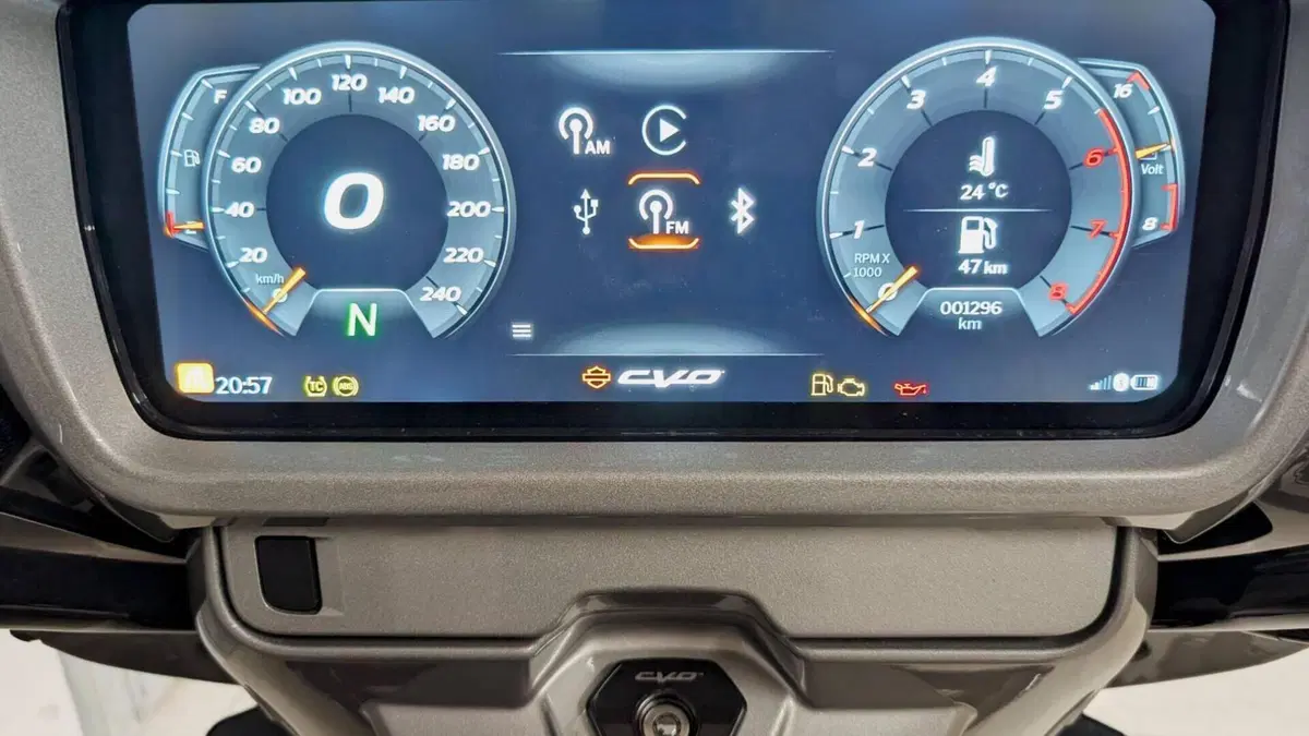 Harley-Davidson CVO Street Glide (2023)  (3)